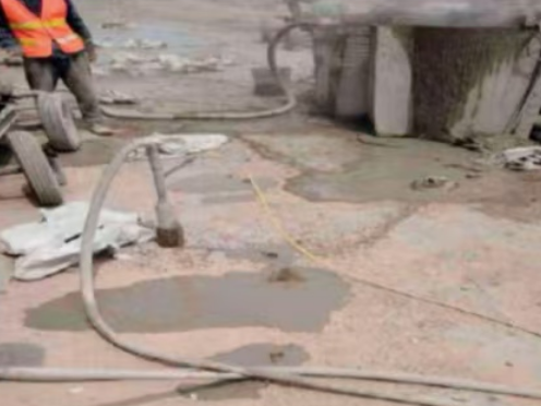 阳日镇水泥混凝土路面板底注浆技术 路面脱空注浆整治方案